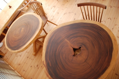 Gallery1no.89 モンキーポッド一枚板輪切り カフェテーブル – 天然木 