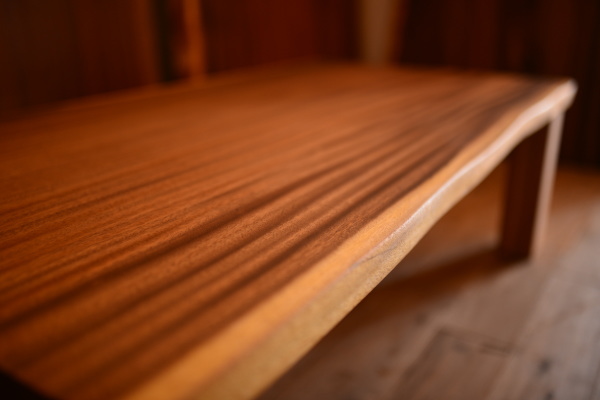 無垢オーダー家具・モンキーポッド一枚板テーブル